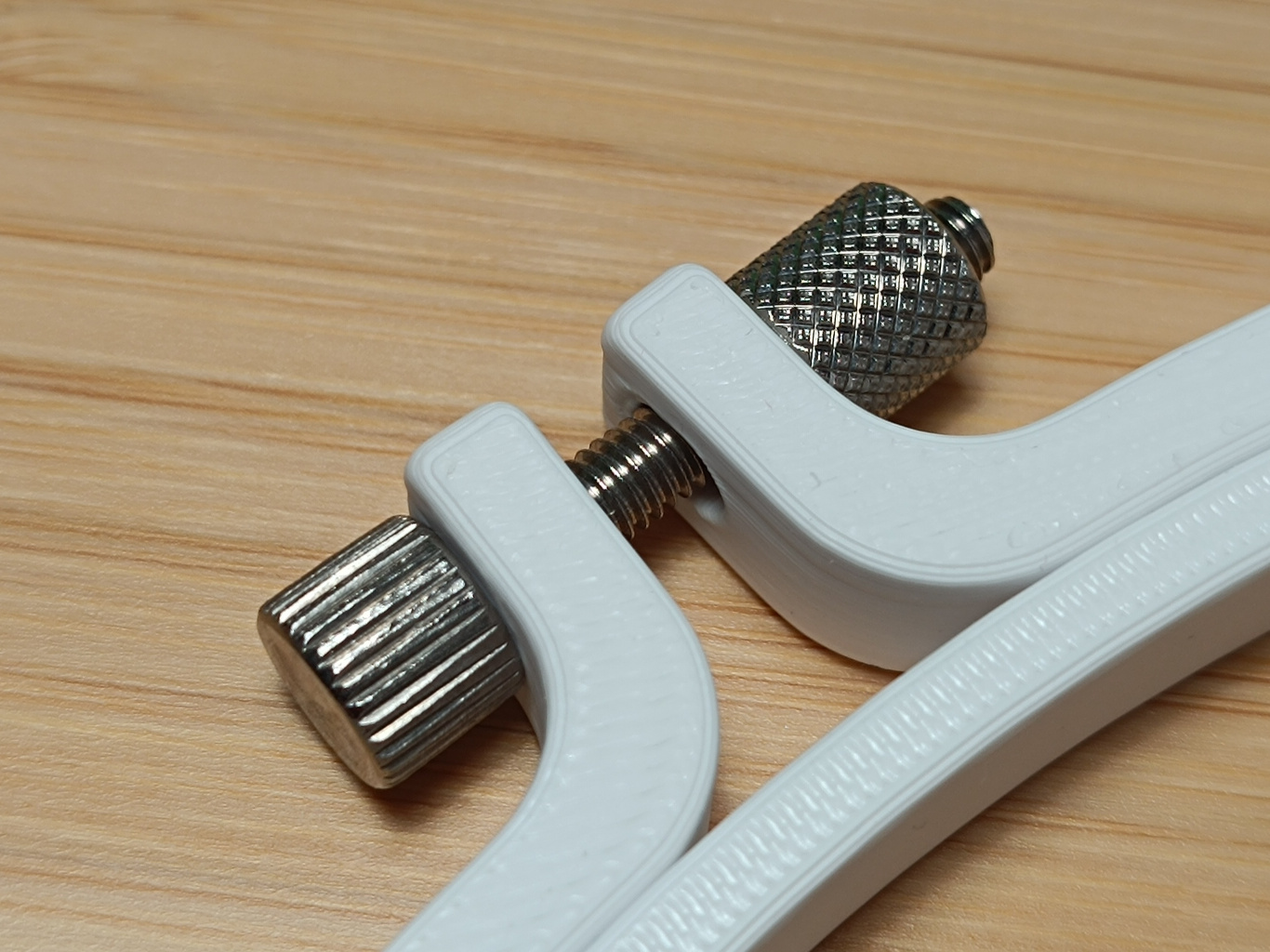 Close up of knurled metal screws on the hoop